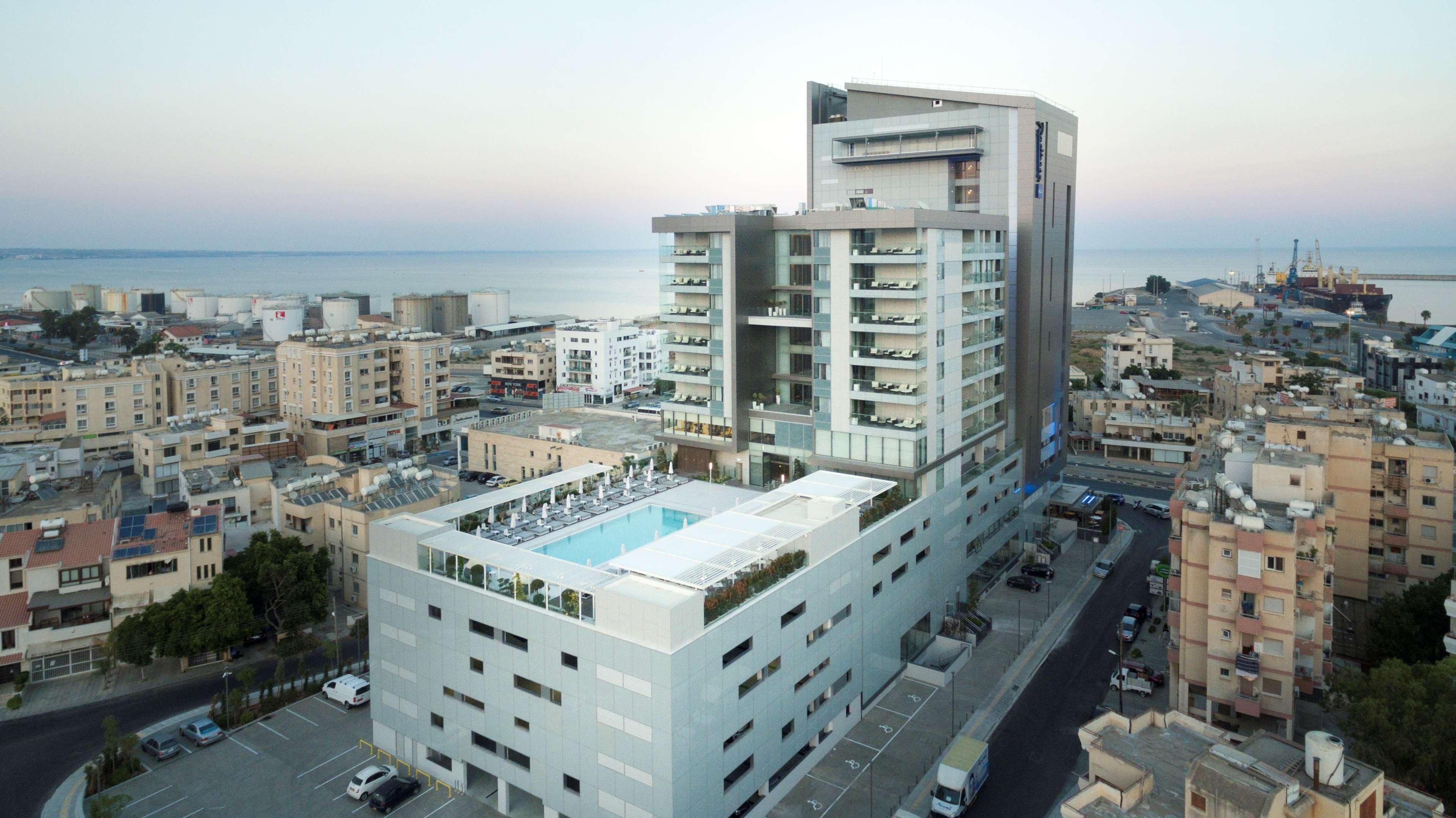 Radisson Blu Hotel, Larnaca Exterior photo