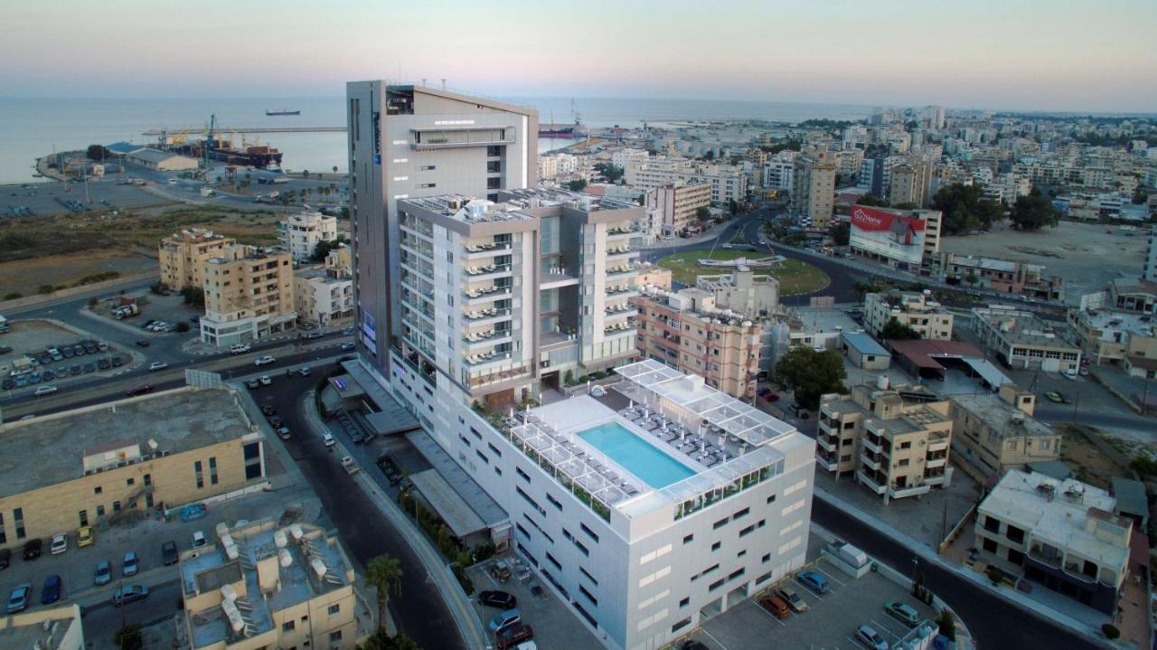 Radisson Blu Hotel, Larnaca Exterior photo